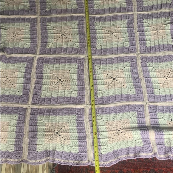 VINTAGE HANDMADE BLANKET - Picture 3 of 4
